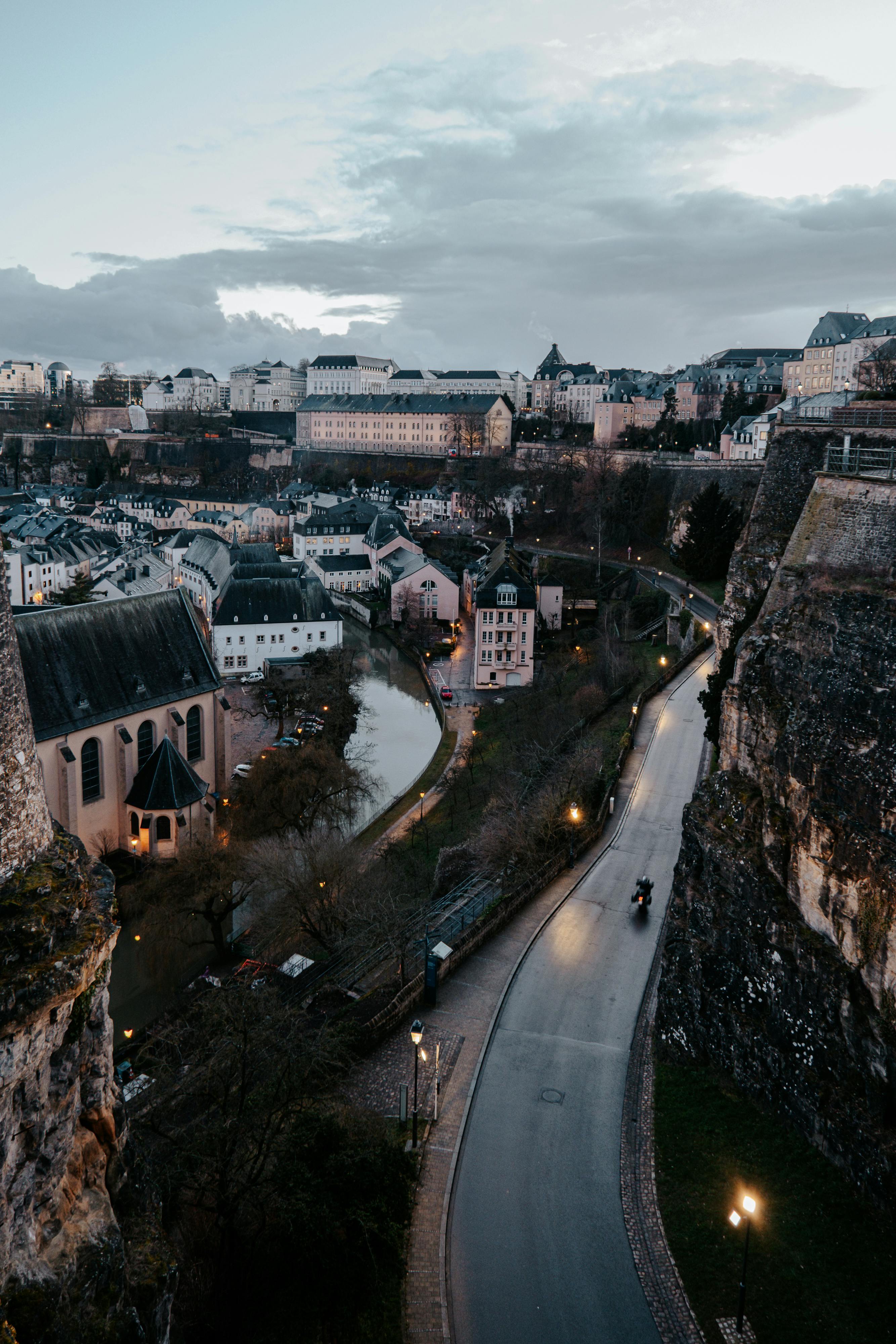 Lüksemburg Kapsamlı Keşif Rehberi – Avrupa'nın Yeşil Kalbindeki Kale Şehir